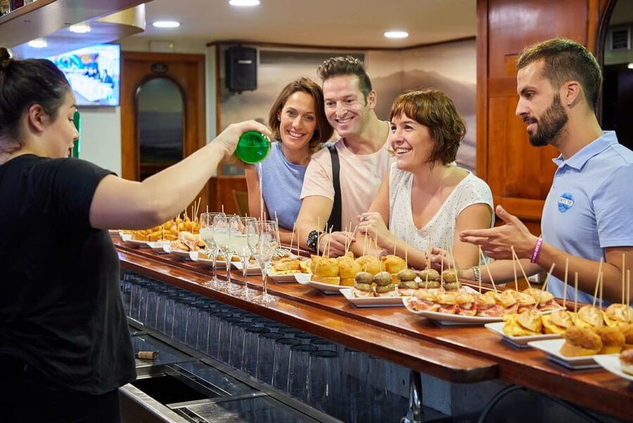 Pintxo tour with D.O wines in Bilbao - Stop one: getting your bearings with a first pintxo