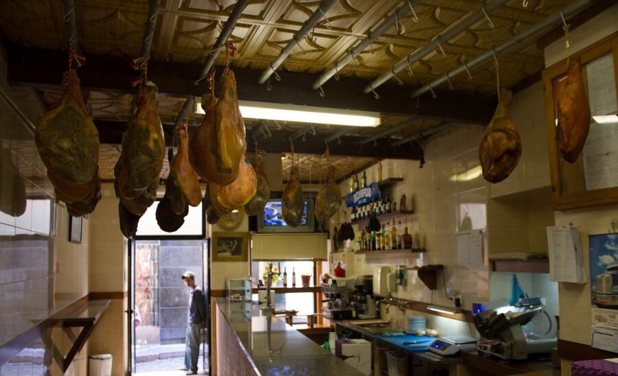 Porto: Tapas Tour (3h30) - Starting at Mercado do Bolhão