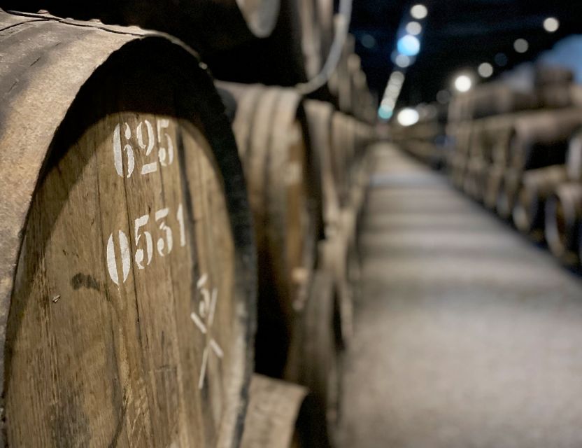 Porto: Wine Tasting with Tapas Walking Tour - Portuguese wines and tapas at the local restaurant