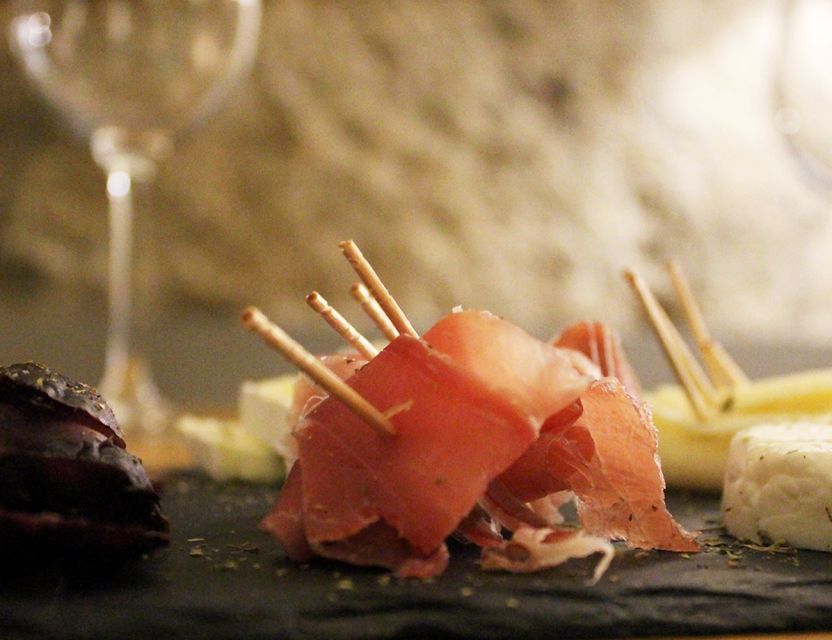 Porto: Wine Tasting with Tapas Walking Tour - What $53 includes, and where the value sits