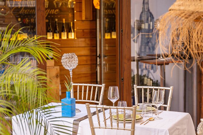 Portuguese Wine Tasting& Tapas in the heart of Faro - The host and the small-group setting