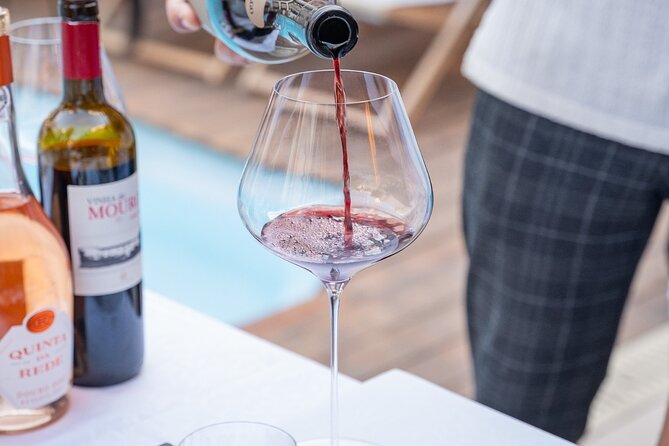Portuguese Wine Tasting& Tapas in the heart of Faro - Stop one: 40 minutes of food and wine