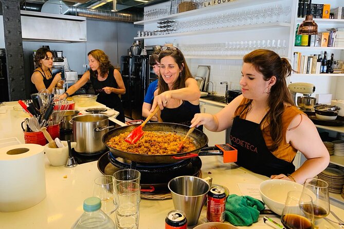Premium Cooking Class in Designer Loft: Paella & Spanish Tapas - Meeting point and practical details