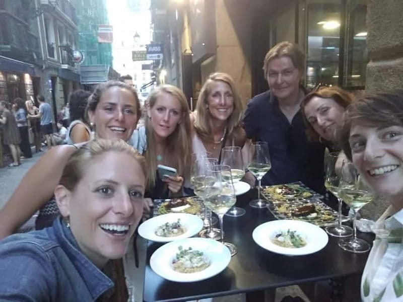 Premium Evening Pintxos Tour in San Sebastian’s Old Town - Starting at the Convention Bureau and entering the Old Town
