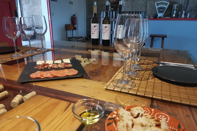PREMIUM TASTING and TAPAS with GUIDED TOUR - Favaios bread and Quinta do Beijo olive oil