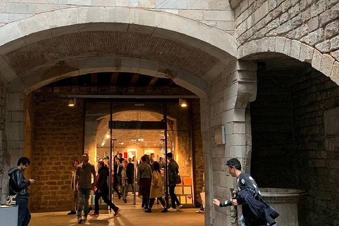 Private Barcelona Art and Tapas Walking Tour with Picasso Museum - What the private format is worth