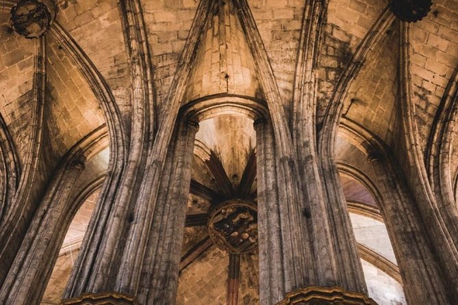 Private Barcelona Walking Tour & Wine Tasting + Tapas Dinner - Who Should Choose This Barcelona Evening?