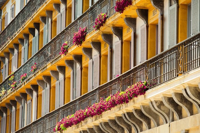 Private San Sebastian Highlights & Pintxos Tour - Monte Igueldo: begin above the bay
