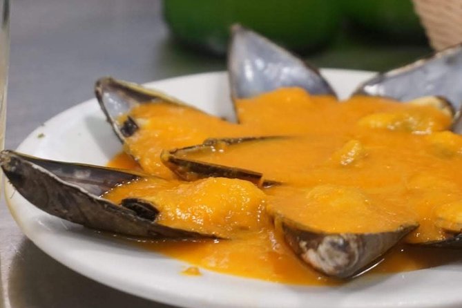 Private San Sebastian Pintxos Tour with Local Guide - Sarriegi Plaza and the Basque drinks lesson