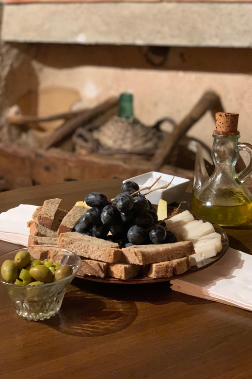 Private tour: Wine and tapas, experience real Mallorca - Five wines and Mallorcan tapas
