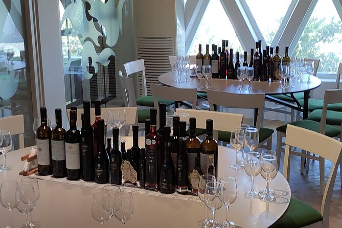 Private Wine Tour in 3 Wineries with 12 Wine Tastings and Tapas - Venetsanos Winery: the caldera finale
