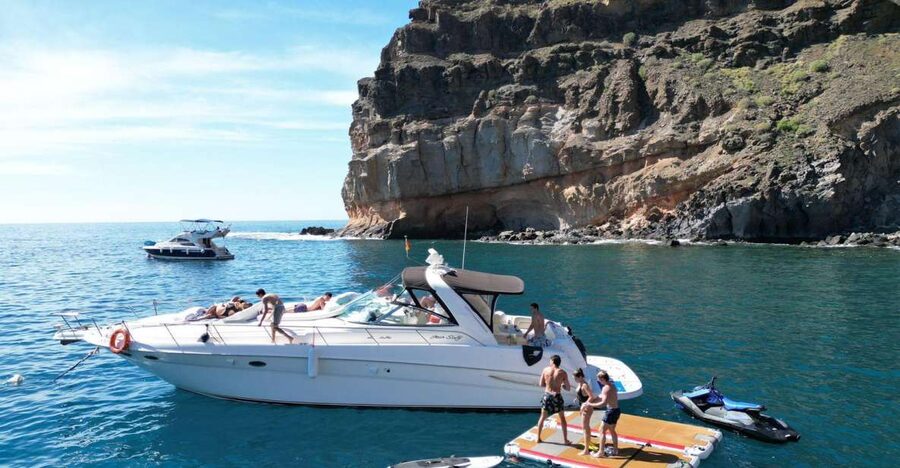 Puerto Rico, Gran Canaria: Boat Tour with Tapas and Drinks - Coastal views between Puerto Rico and Mogán