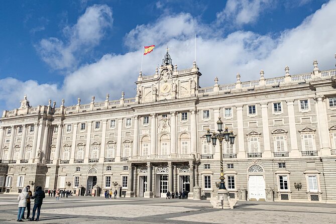 Royal Palace of Madrid Guided Tour and Flamenco Show with Tapas - Garden views add a welcome change of pace