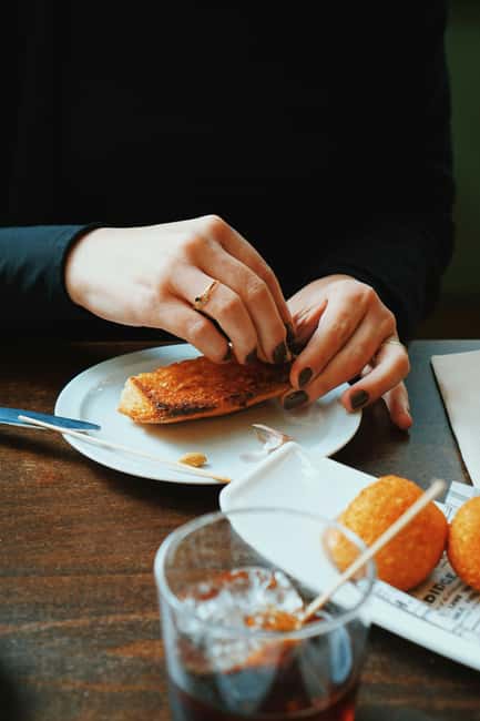 Ruzafa Food & Wine Tour: Tapas, Drinks & Local Secrets - Key points at a glance