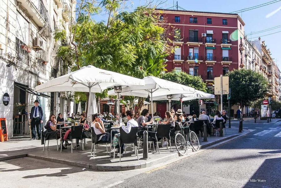Ruzafa Food & Wine Tour: Tapas, Drinks & Local Secrets - Who should book this Ruzafa evening