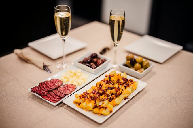 Sagrada Familia Jamón Iberico Tasting Experience with Cava - Why the hand-cut ham matters
