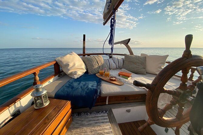 Sail tour tapas day charter boat trip private sailing pirate - What the four-hour route feels like