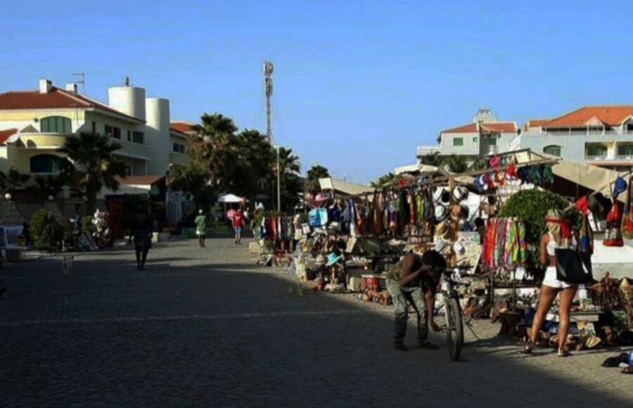 Sal island: Santa Maria city tour, street art and tapas - Street art that explains daily life