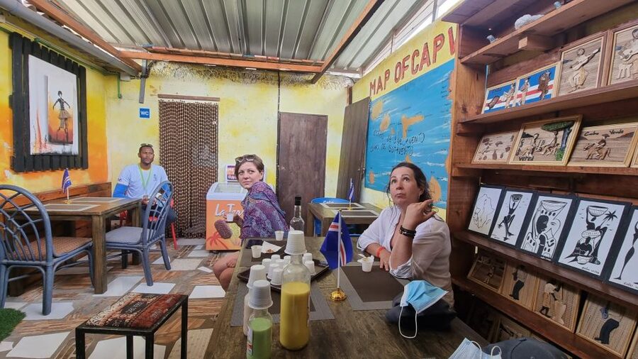 Sal island: Santa Maria city tour, street art and tapas - A small tasting with local flavor