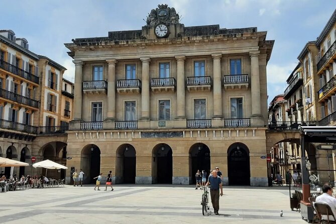 San Sebastián city tour and pintxos lunch from Pamplona - The Urumea River and Maria Cristina Bridge