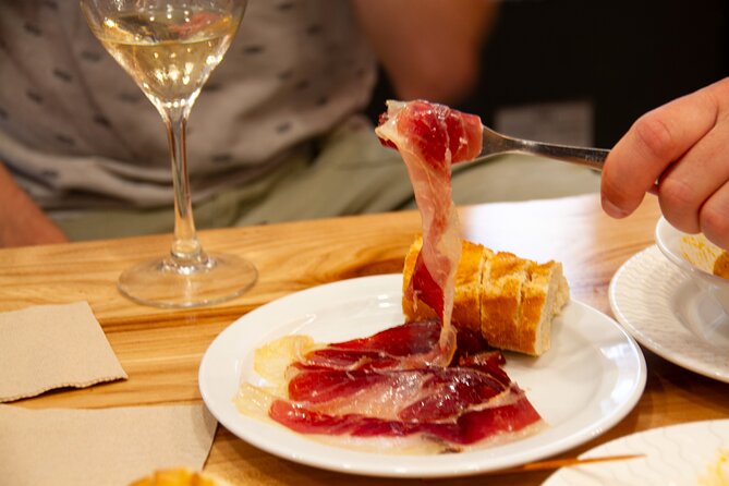 San Sebastian Food & Pintxos Tour with 12 Food & Drinks Tastings - What this San Sebastián food tour is really like