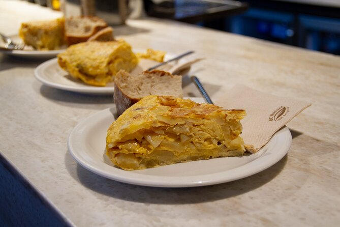 San Sebastian Food & Pintxos Tour with 12 Food & Drinks Tastings - Walking past San Sebastián’s Belle Époque landmarks