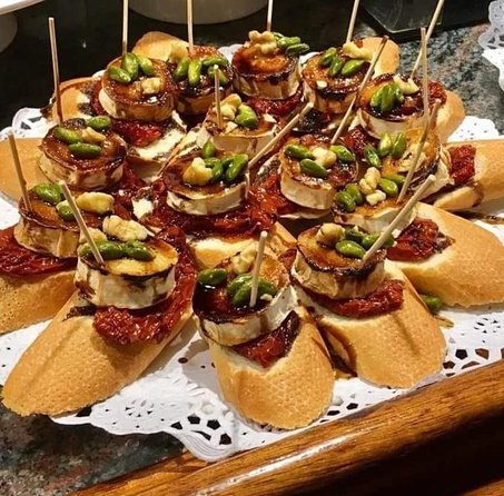 San Sebastian food tour: Pintxo tasting paired with Spanish wines - Meeting at the tourism office