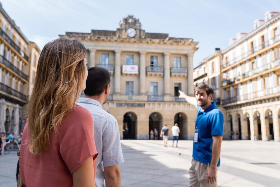 San Sebastian Food Tour: Pintxo Tasting Paired with Wines - Stop five: a local liqueur and final recommendations