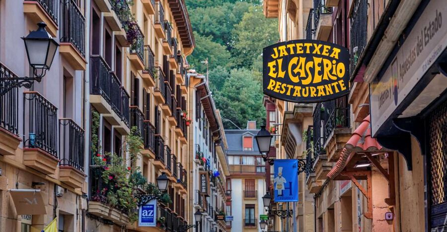 San Sebastian: Historical Walking Tour with Pintxo and Drink - Why this two-hour San Sebastián walk works