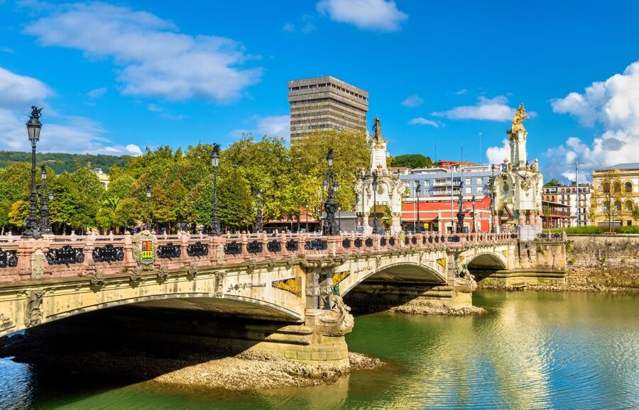 San Sebastian: Historical Walking Tour with Pintxo and Drink - La Concha Beach and the city’s grand opening scene