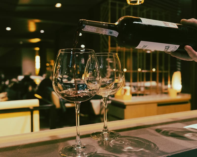 San Sebastian: Historical Walking Tour with Pintxo and Drink - Meeting at City Hall and getting your bearings