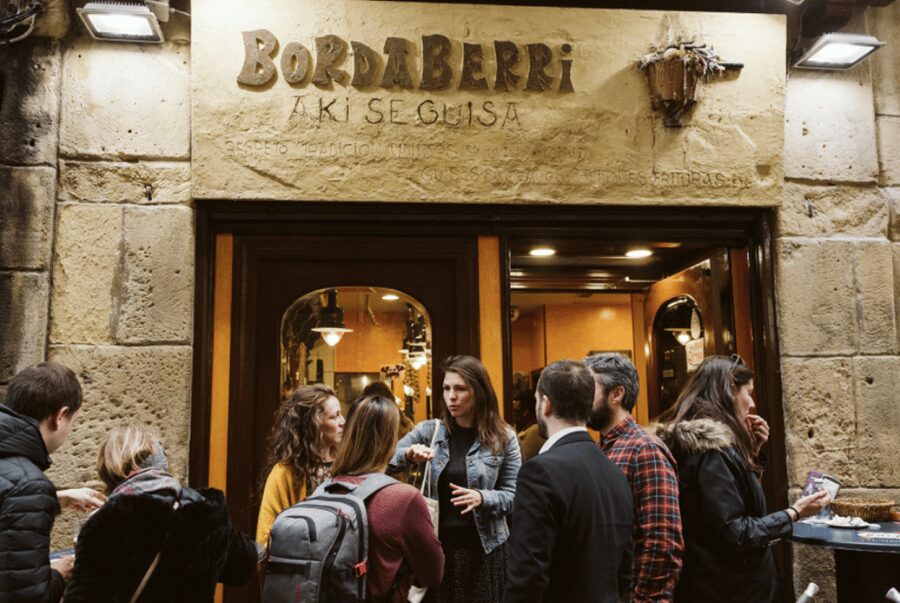 San Sebastian: Pintxos and Wine Tour with 5 Tastings - Learning the local pintxos routine
