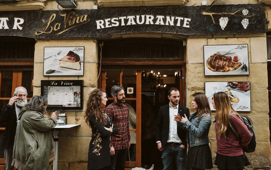 San Sebastian: Pintxos and Wine Tour with 5 Tastings - What the food tastings offer