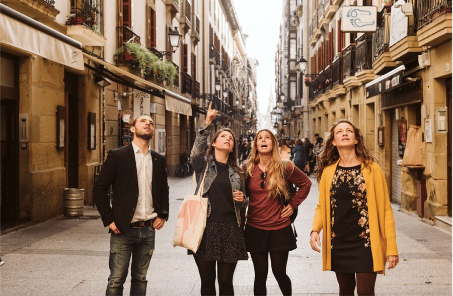 San Sebastian: Pintxos and Wine Tour with 5 Tastings - Why the guide makes a difference