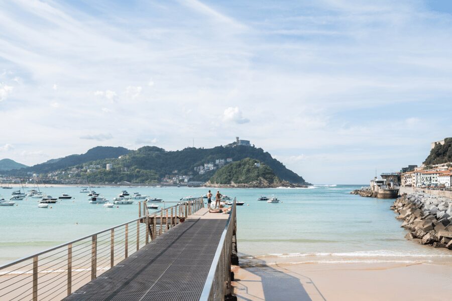 San Sebastian: Walking Tour with Pintxo and Drink - Why this is a smart first walk in San Sebastián