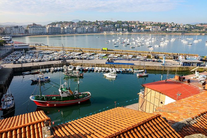 San Sebastian walking tour with pintxo and drink option - What the guides add to the walk