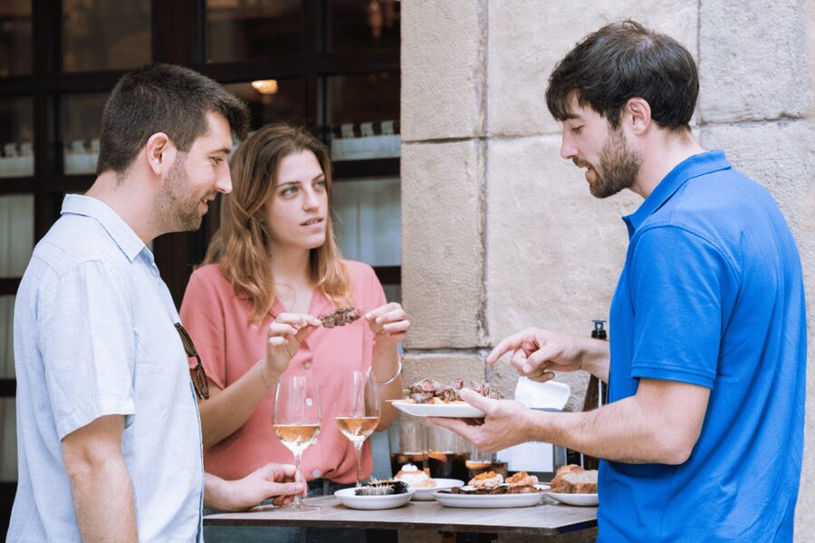 San Sebastian: Walking Tour with Pintxo and Drink - Starting among boulevards and Belle Époque buildings