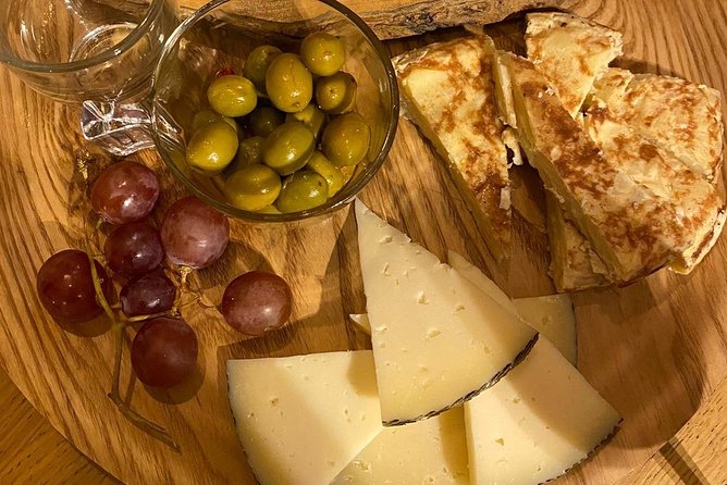 Sangria Cultural Workshop with Tapas - Tapas that keep the evening grounded