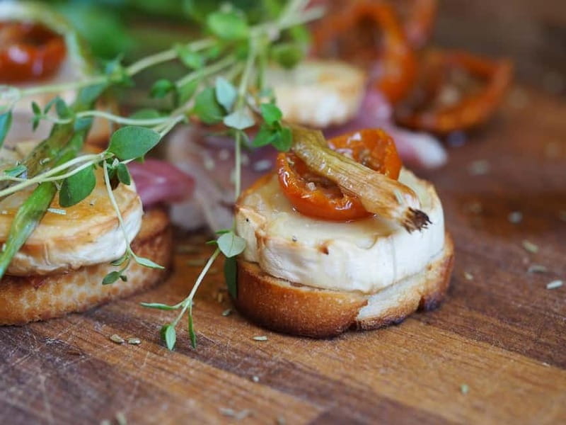 Seville: Authentic Tapas & Wine Tour with Local Expert - Three hours through Seville’s taverns