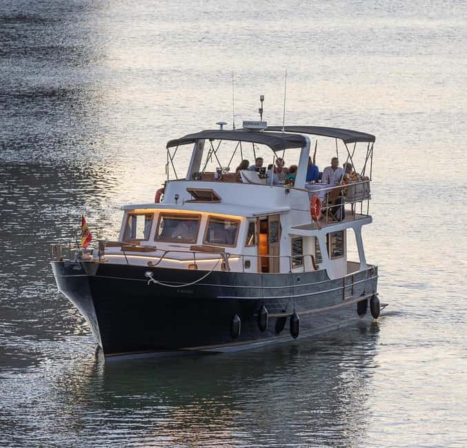 Seville: Flamenco life music Yacht Cruise, Tapas & Drinks - A two-hour view of Seville from the Guadalquivir