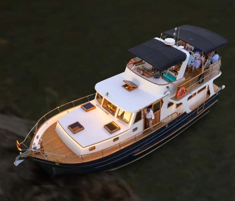 Seville: Flamenco life music Yacht Cruise, Tapas & Drinks - Who will enjoy this Seville cruise most