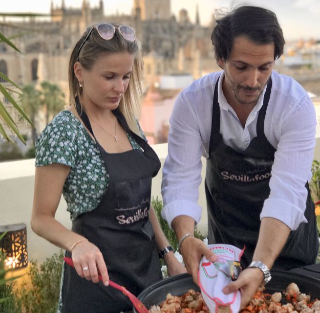 Seville: Paella Cooking Class & 30-Min Local Expert Q&A - The 30-minute Cathedral-view local talk