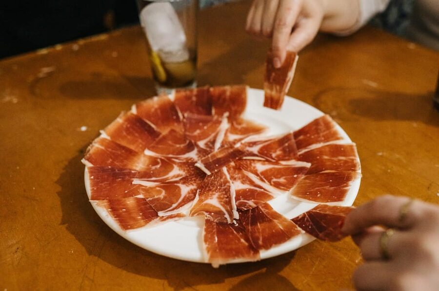 Seville: Private Tapas & History Tour in Triana Neighborhood - Should you book it?