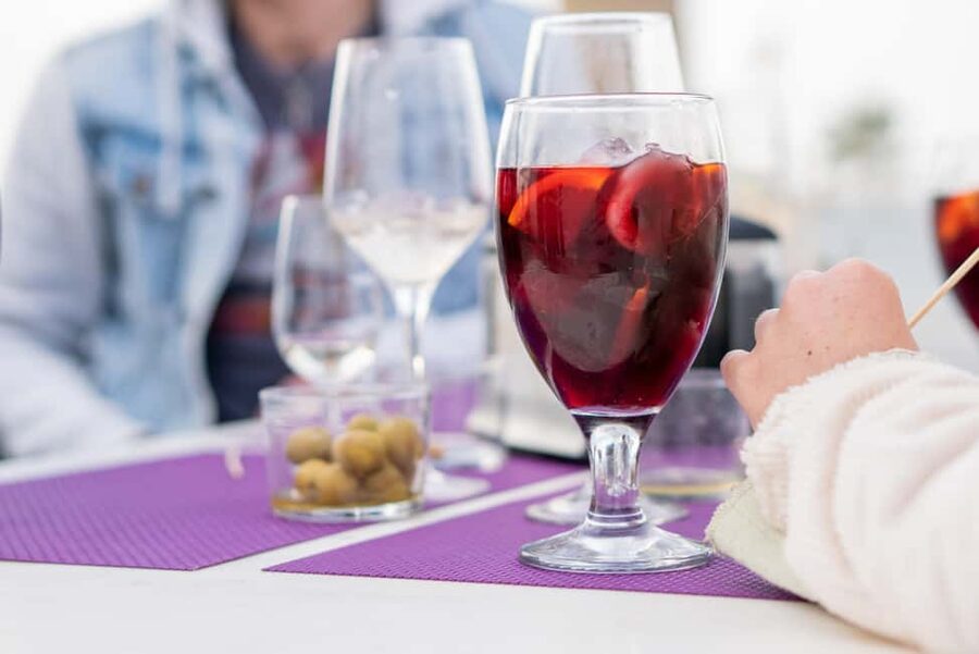 Seville: Sangría and Spritz Cocktail Workshop with Tapas - Who should book this activity?