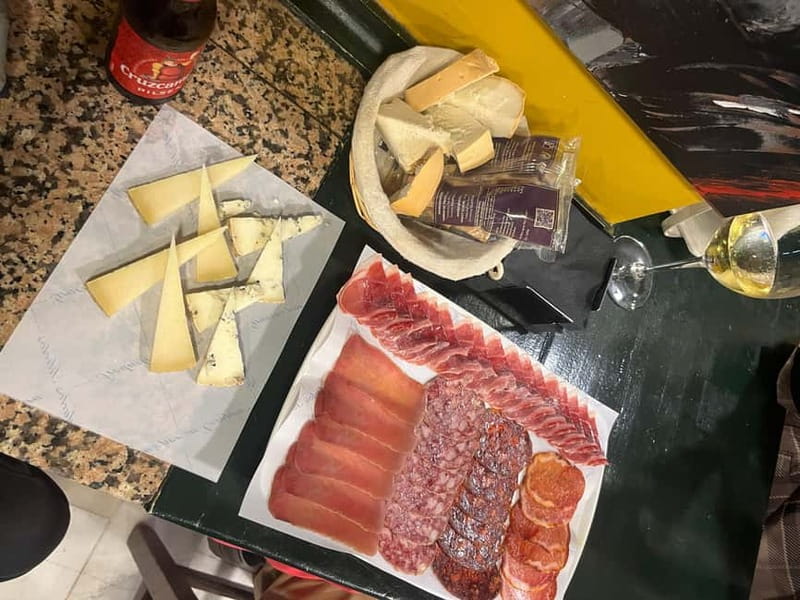 Seville: Secret Food Tour with Tapas and Drinks - Elena’s role and the private-group advantage