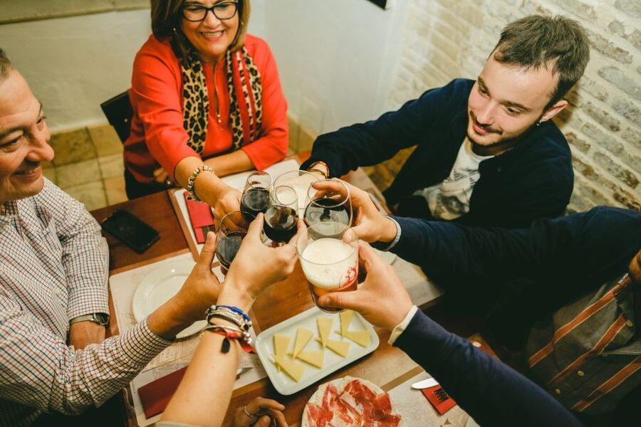 Seville: Small Group Jewish Quarter Tour with Tapas & Drinks - The underground surprise at El Rincón de Murillo