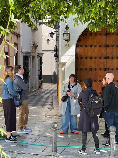 Seville: Small Group Jewish Quarter Tour with Tapas & Drinks - Patio de Banderas and the royal walls