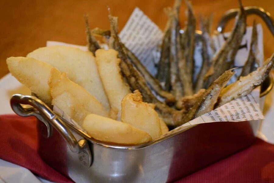 Seville: Tapas Dinner and Flamenco Show - Starting at Petit Comite at 19:30