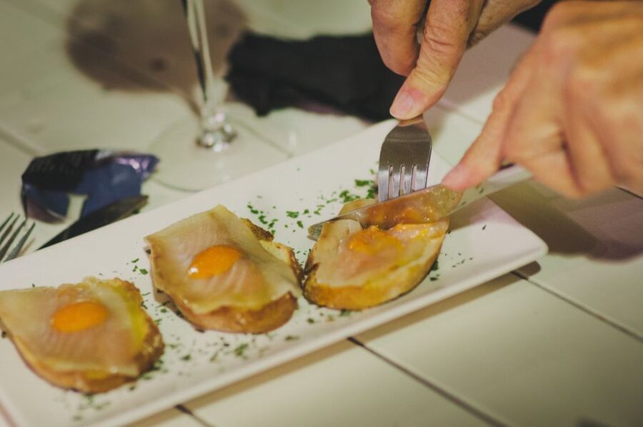 Seville: Tapas Tour Across the River in Triana - Castillo San Jorge and Calle Betis