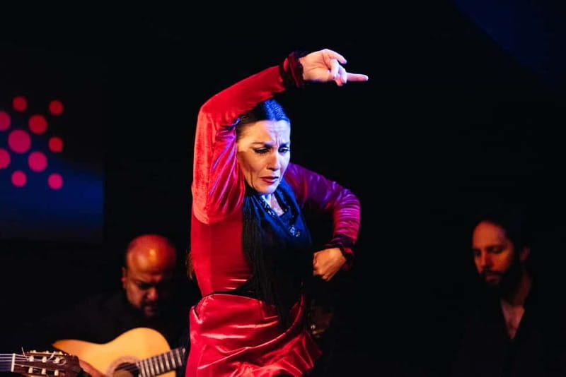 Seville: Tapas Walking Tour with Traditional Flamenco Show - Why this four-hour Seville evening works